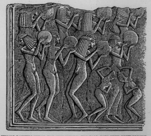 Løsluppen dans og musikk var vanlig i Egypt ved feiringer. Dette var det israelittene kjente til. 